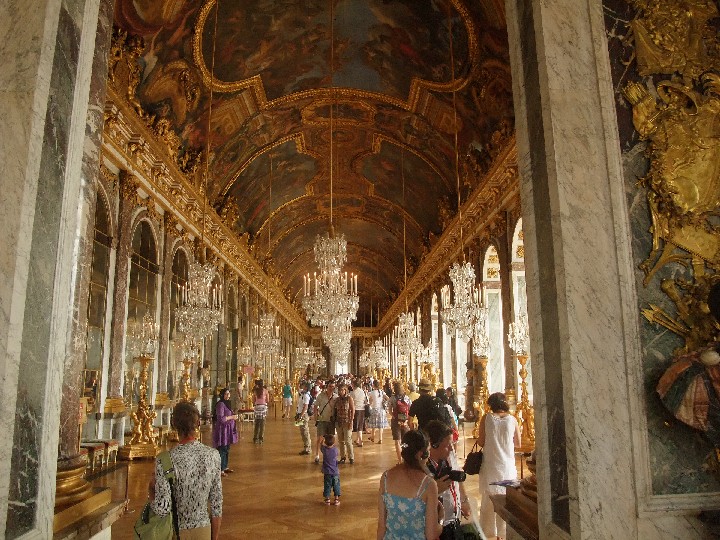 260_2009_Versailles_Hall_of_Mirrors_with_Child_Photographer_300dpi_12x16_DSCF9506