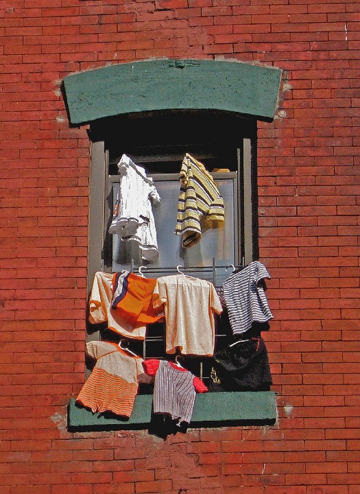 034__Window_with_laundry_300dpi_cropped_-s50_2005-06-07_0001