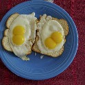 039_corr-a_571_Two eggs four yolks 7x4point6 300ppi 20100509 IMGP1870